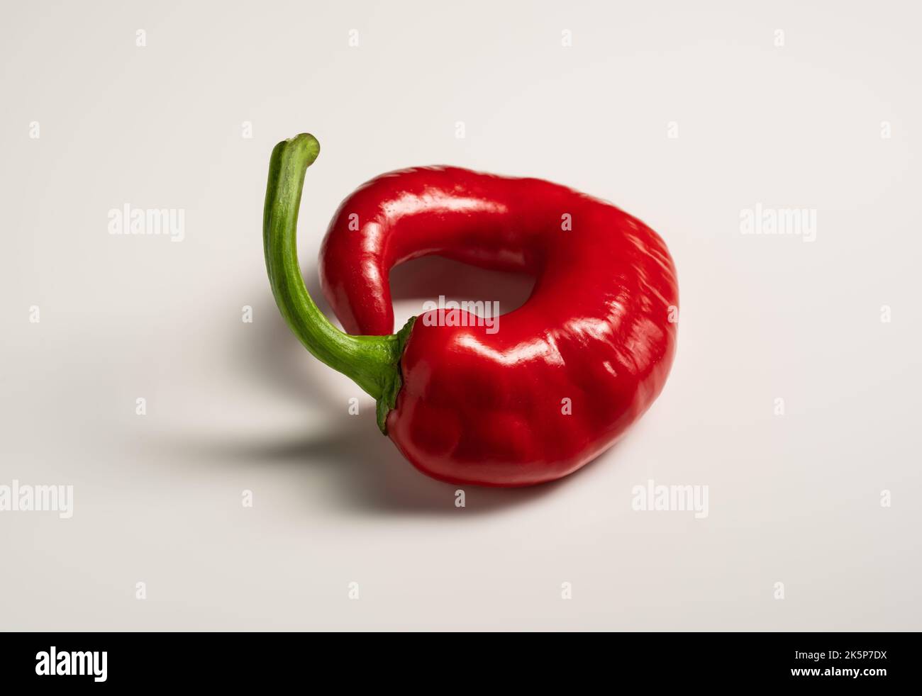 Single red hot chili pepper hi-res stock photography and images - Alamy