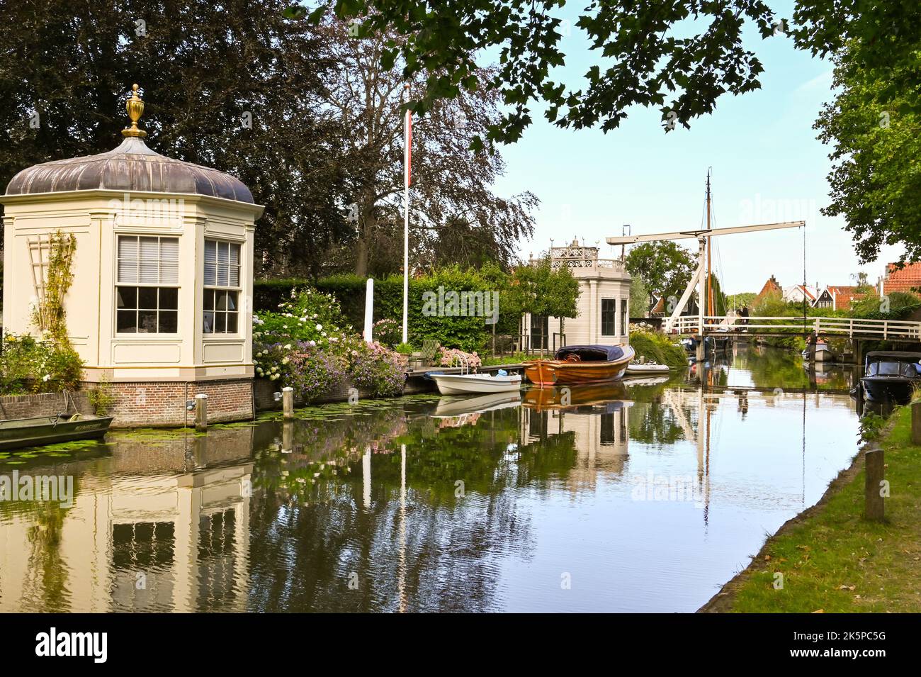Zaandam, Netherlands - August 2022: Summer houses and gardens alongside one of the canals in the Dutch town of Edam, which is famous for its cheese. Stock Photo