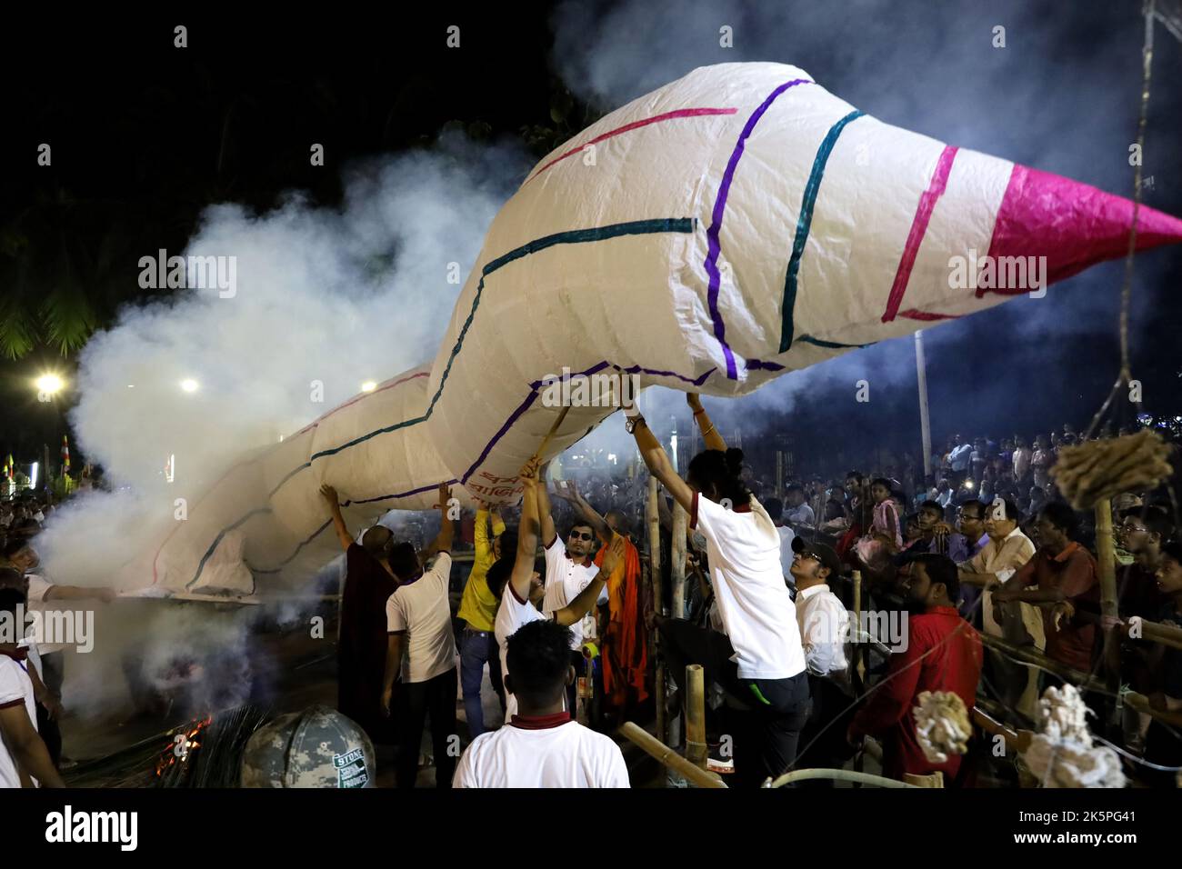 Dhaka, Dhaka, Bangladesh. 9th Oct, 2022. People of the Buddhist community in Dhaka celebrate Prabarana Purnima by lighting lanterns. Prabarana Purnima is the second largest religious festival among Buddhists. (Credit Image: © Syed Mahabubul Kader/ZUMA Press Wire) Credit: ZUMA Press, Inc./Alamy Live News Stock Photo