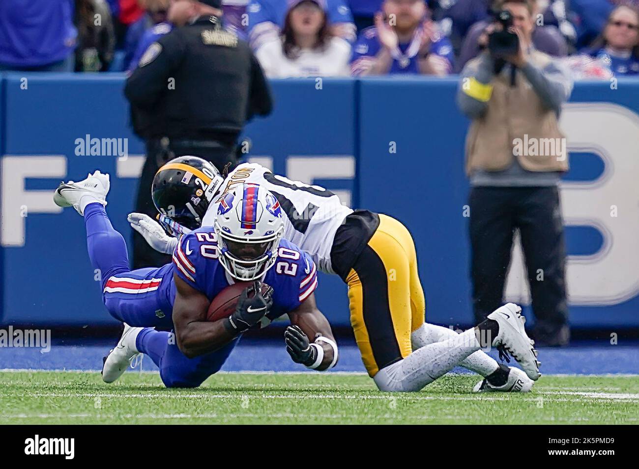 Orchard Park, New York, USA. 9th Oct, 2022. Oct. 9, 2022: Zach Moss #20 and Miles Killebrew #28 during the Buffalo Bills vs. Pittsburgh Steelers in Orchard Park, New York at Highmark Stadium (Credit Image: © AMG/AMG via ZUMA Press Wire) Credit: ZUMA Press, Inc./Alamy Live News Stock Photo