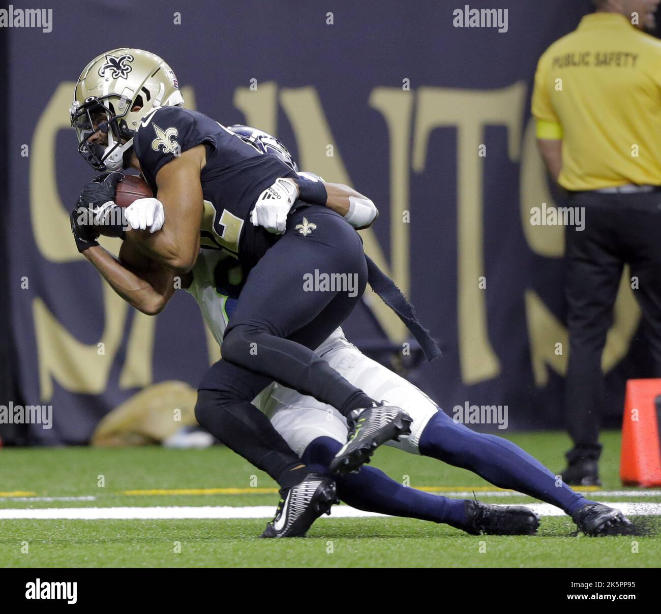 New Orleans, United States. 10th Oct, 2022. New Orleans Saints wide receiver Chris Olave (12) snags a touchdown pass in front of Seattle Seahawks cornerback Coby Bryant (8) at the Caesars Superdome in New Orleans on Sunday, October 9, 2022. Photo by AJ Sisco/UPI. Credit: UPI/Alamy Live News Stock Photo