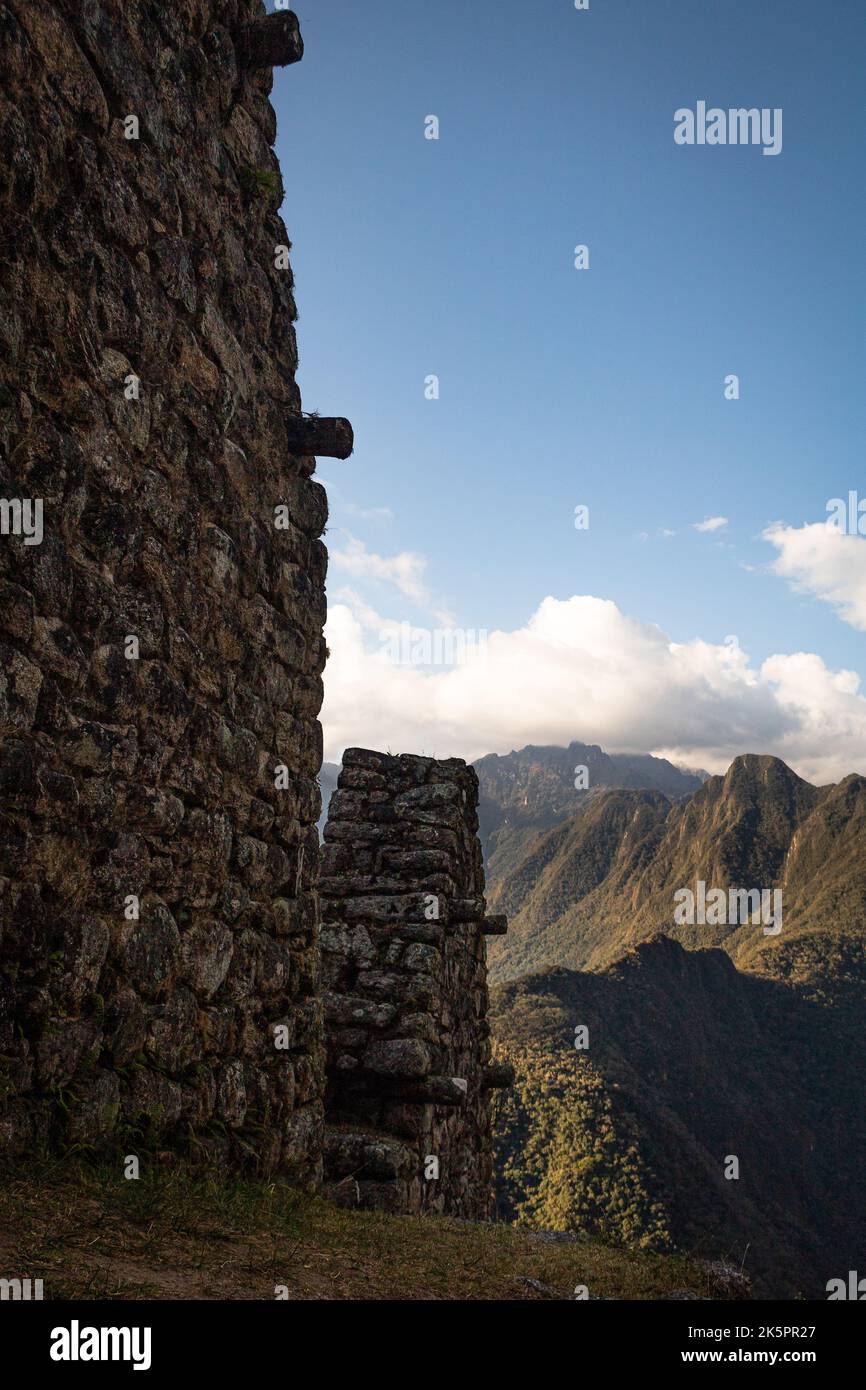 Inca trail ruins trek peru andes hi-res stock photography and images ...