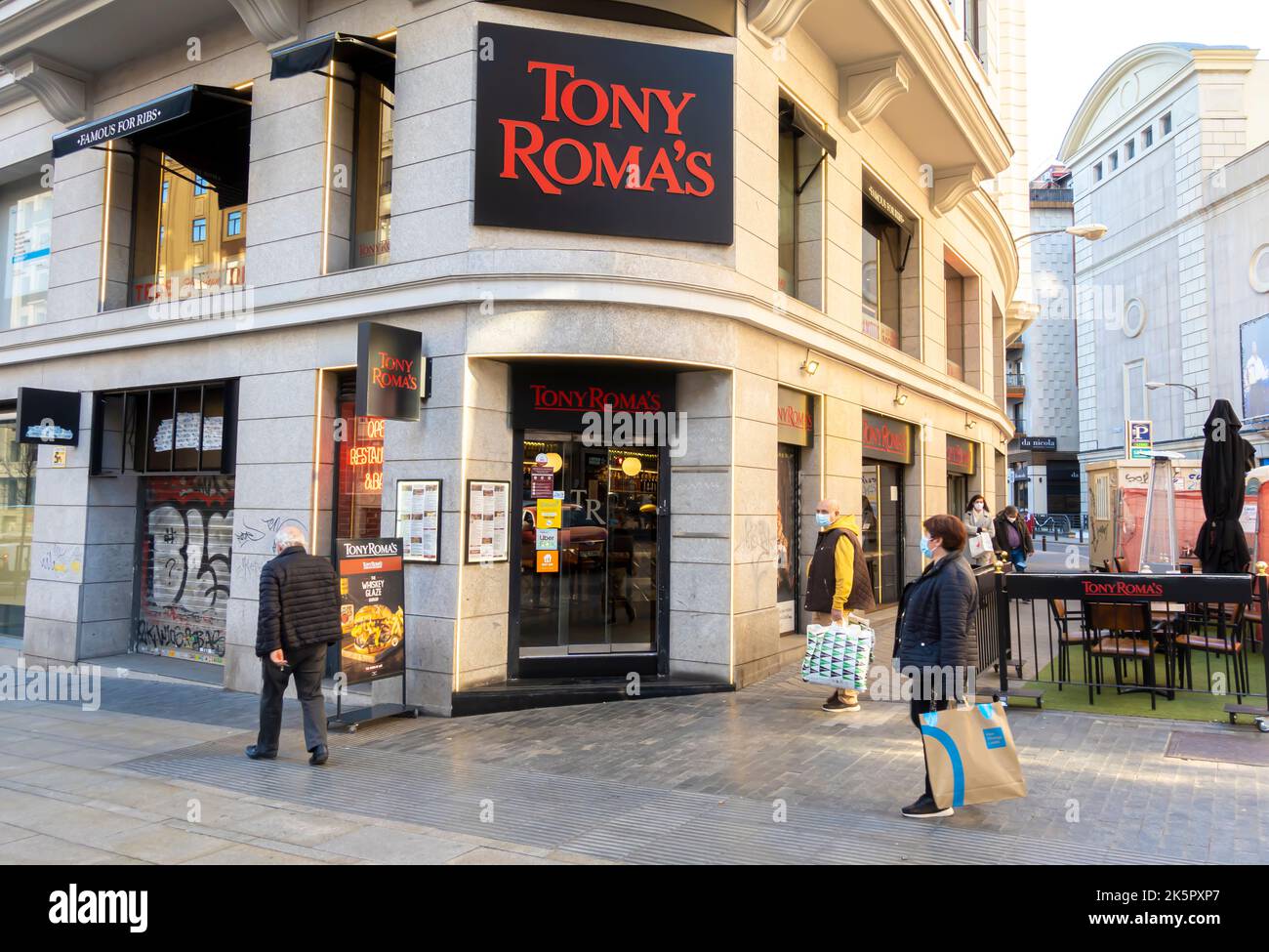 Madrid dining. Tony Roma's steakhouse chain known for its ribs, onion loaf and Romarita drinks. Madrid, Gran Vía. Spain Stock Photo