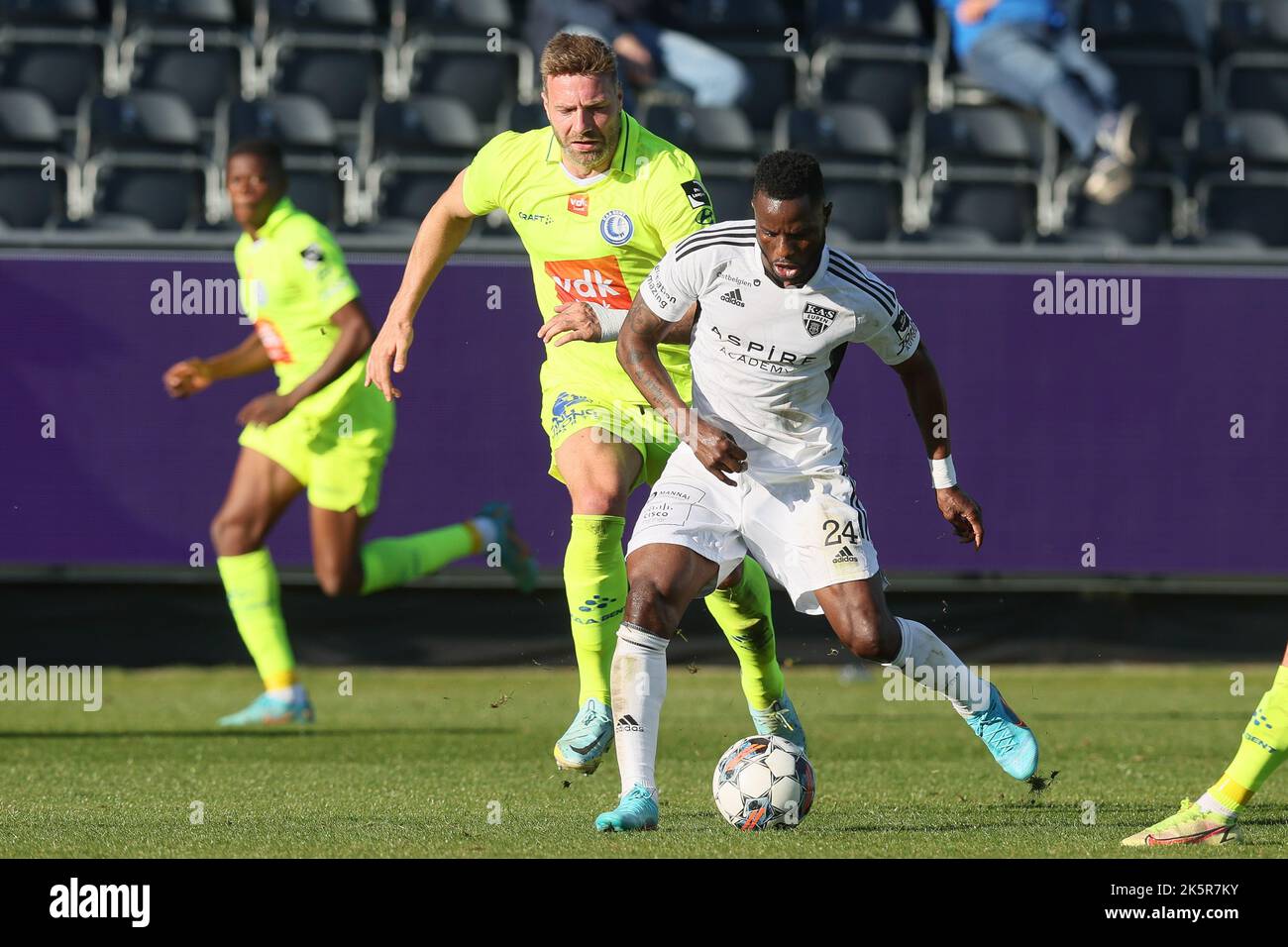 Gent's Laurent Depoitre and Eupen's Mubarak Wakaso fight for the ball during a soccer match between KAS Eupen and KAA Gent, Sunday 09 October 2022 in Eupen, on day 11 of the 2022-2023 'Jupiler Pro League' first division of the Belgian championship. BELGA PHOTO BRUNO FAHY Stock Photo