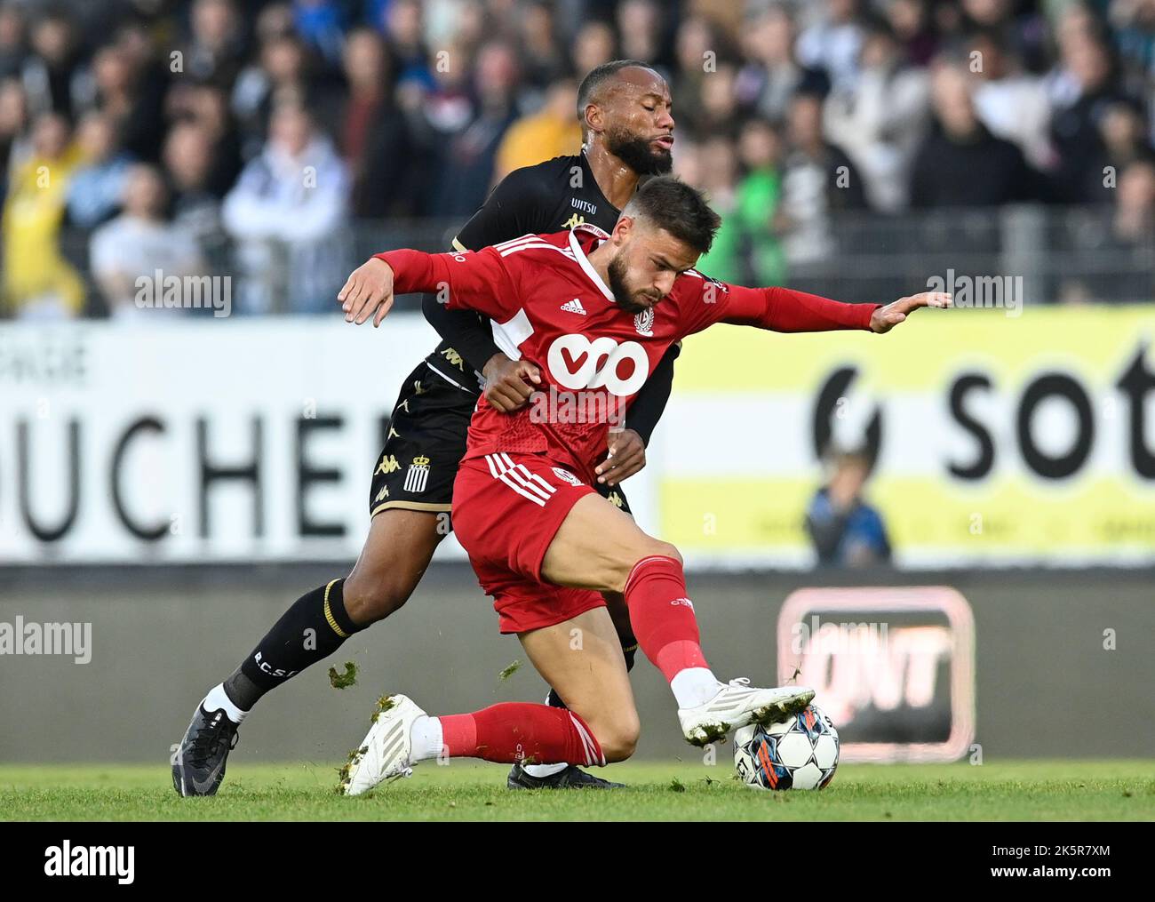 Charleroi's Marco Ilaimaharitra and Standard's Philip Zinckernagel fight for the ball during a soccer match between Sporting Charleroi and Standard Liege, Sunday 09 October 2022 in Charleroi, on day 11 of the 2022-2023 'Jupiler Pro League' first division of the Belgian championship. BELGA PHOTO JOHN THYS Stock Photo