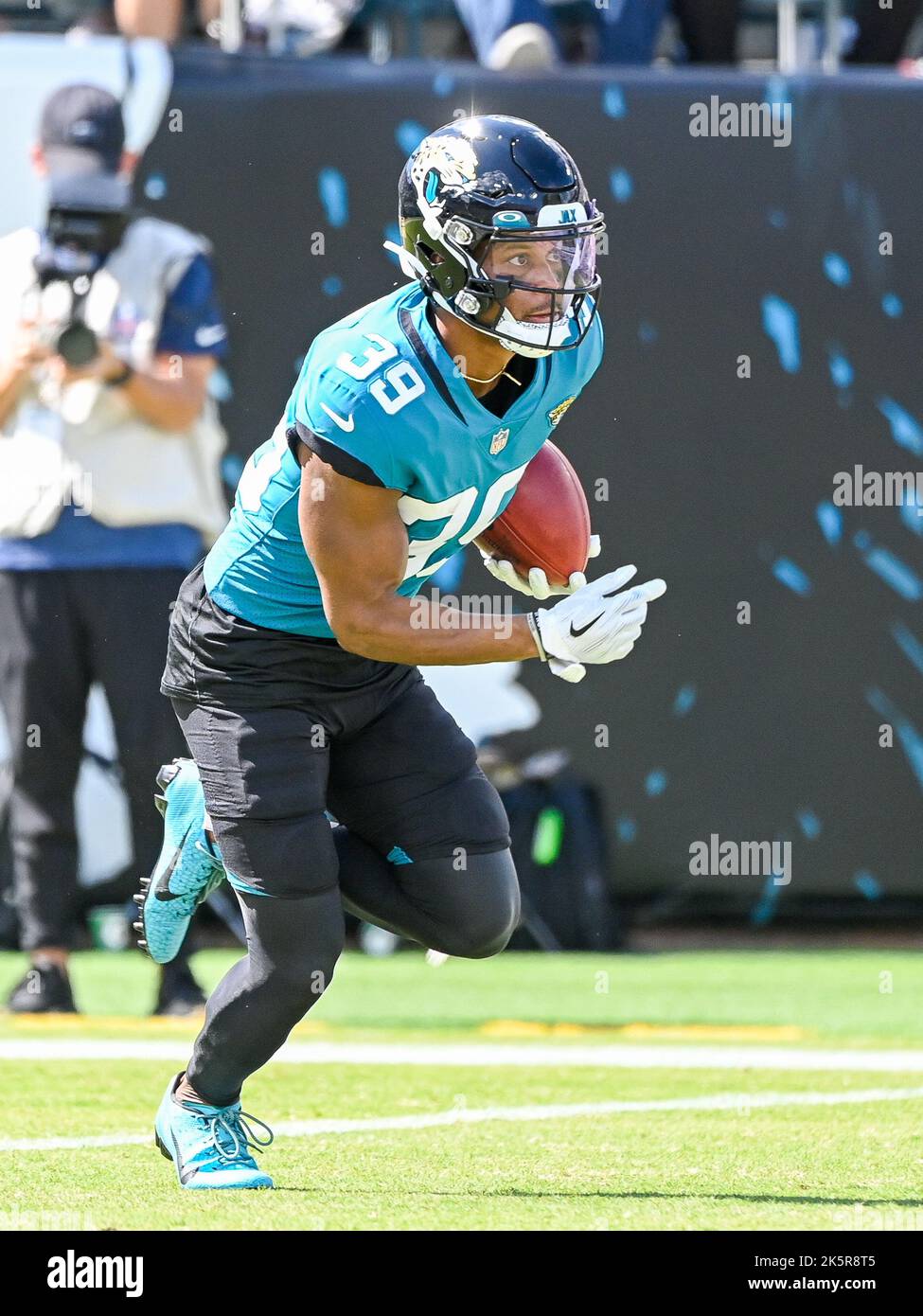 Jacksonville, FL, USA. 9th Oct, 2022. Houston Texans running back Dare  Ogunbowale (33) during 1st half NFL football game between the Houston Texans  and the Jacksonville Jaguars at TIAA Bank Field in