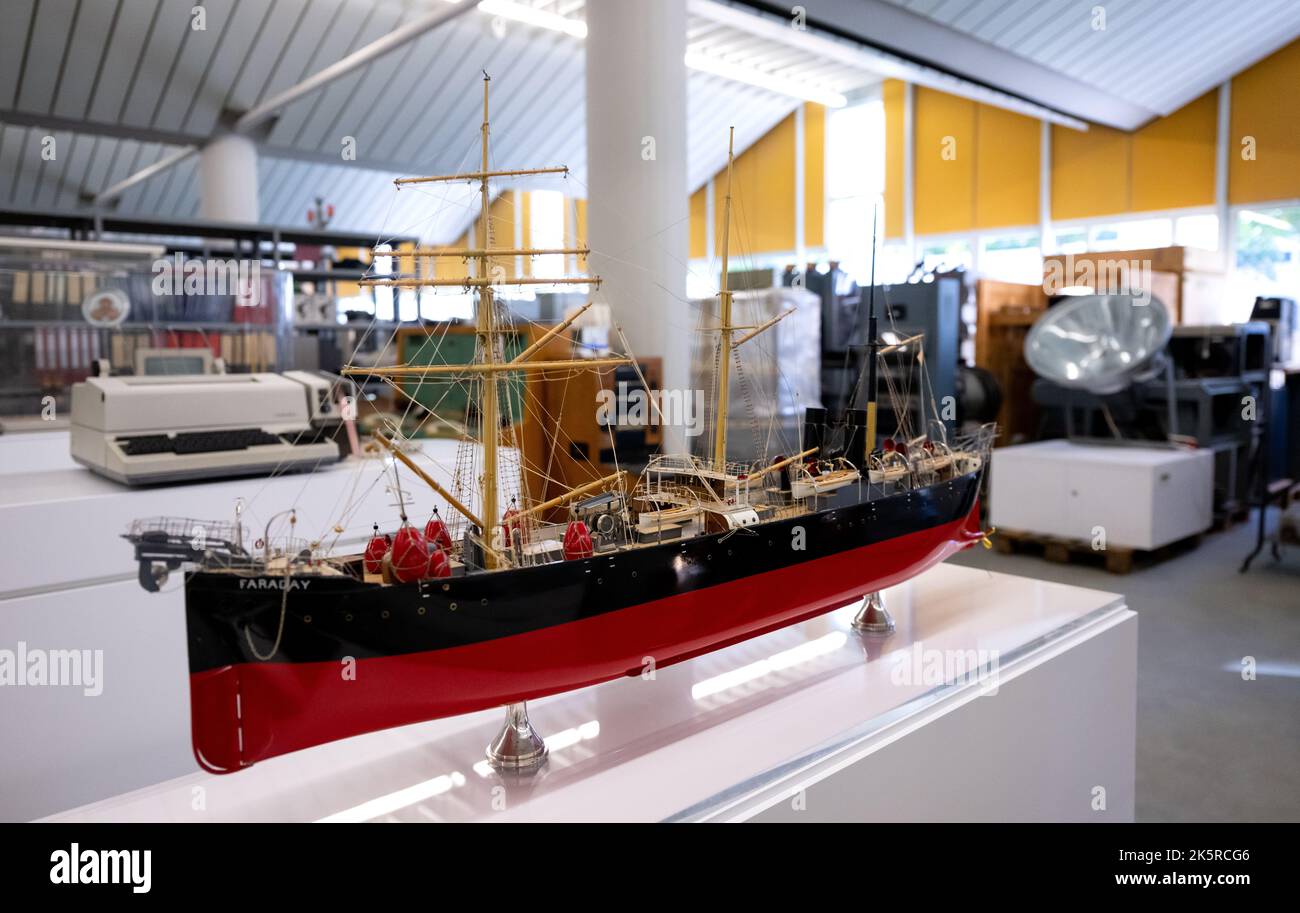 Munich, Germany. 21st Sep, 2022. A model of the steamship Faraday (1874) is on display in Siemens' historic depot. The ship laid the first transatlantic telegraph cable. The company turns 175 this year. Credit: Sven Hoppe/dpa/Alamy Live News Stock Photo