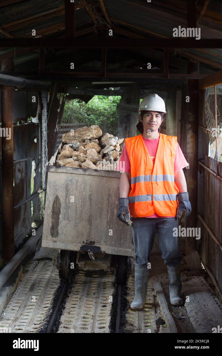 Ore extraction worker in Benguet, Philippines Stock Photo