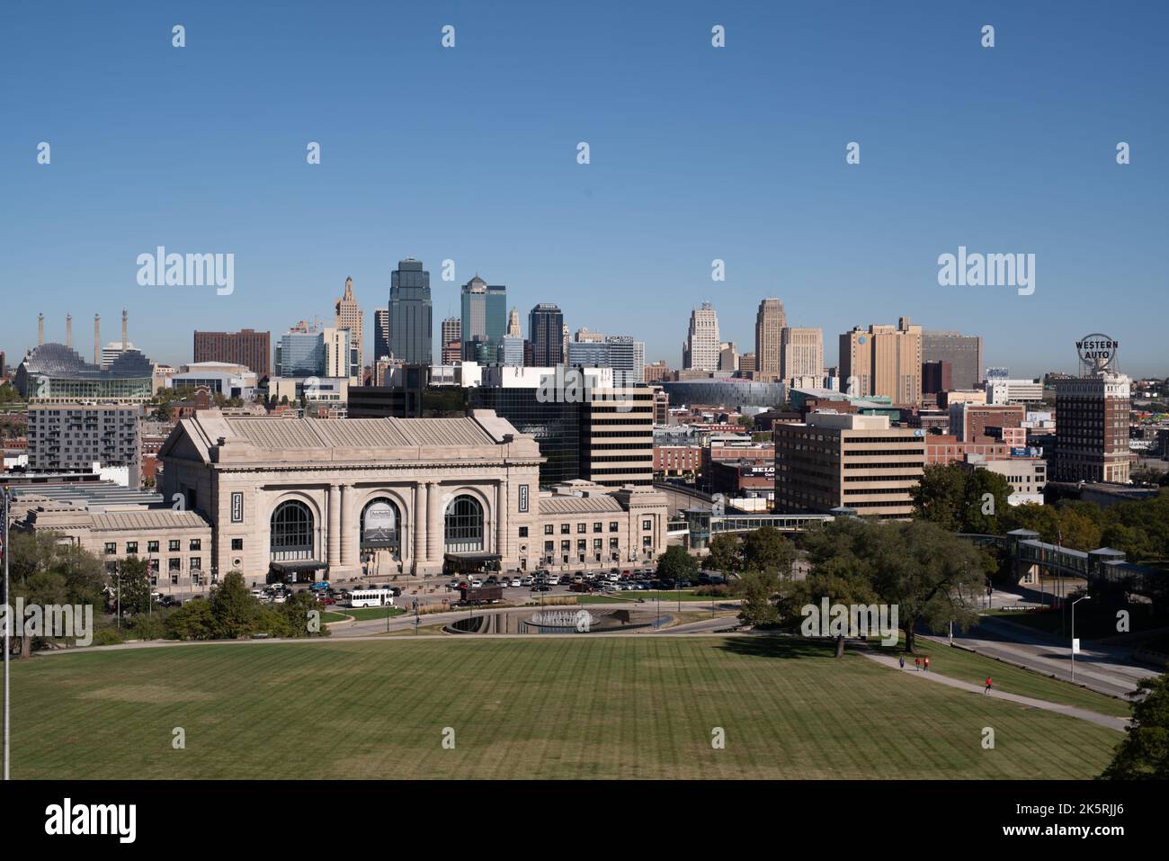 The Kansas City skyline (Missouri) from National World War I Museum and ...