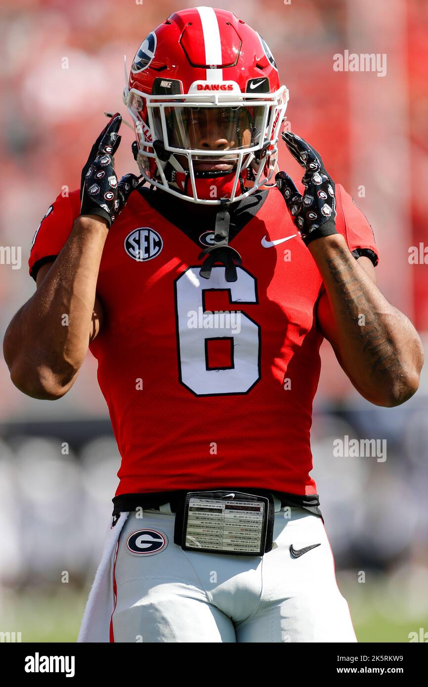 Bulldogs running back Kenny McIntosh (6) warms up prior to a