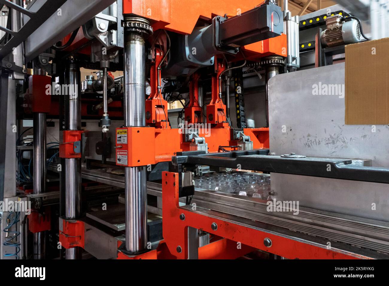 Vacuum thermoforming machine in the factory,Vacuum thermoforming