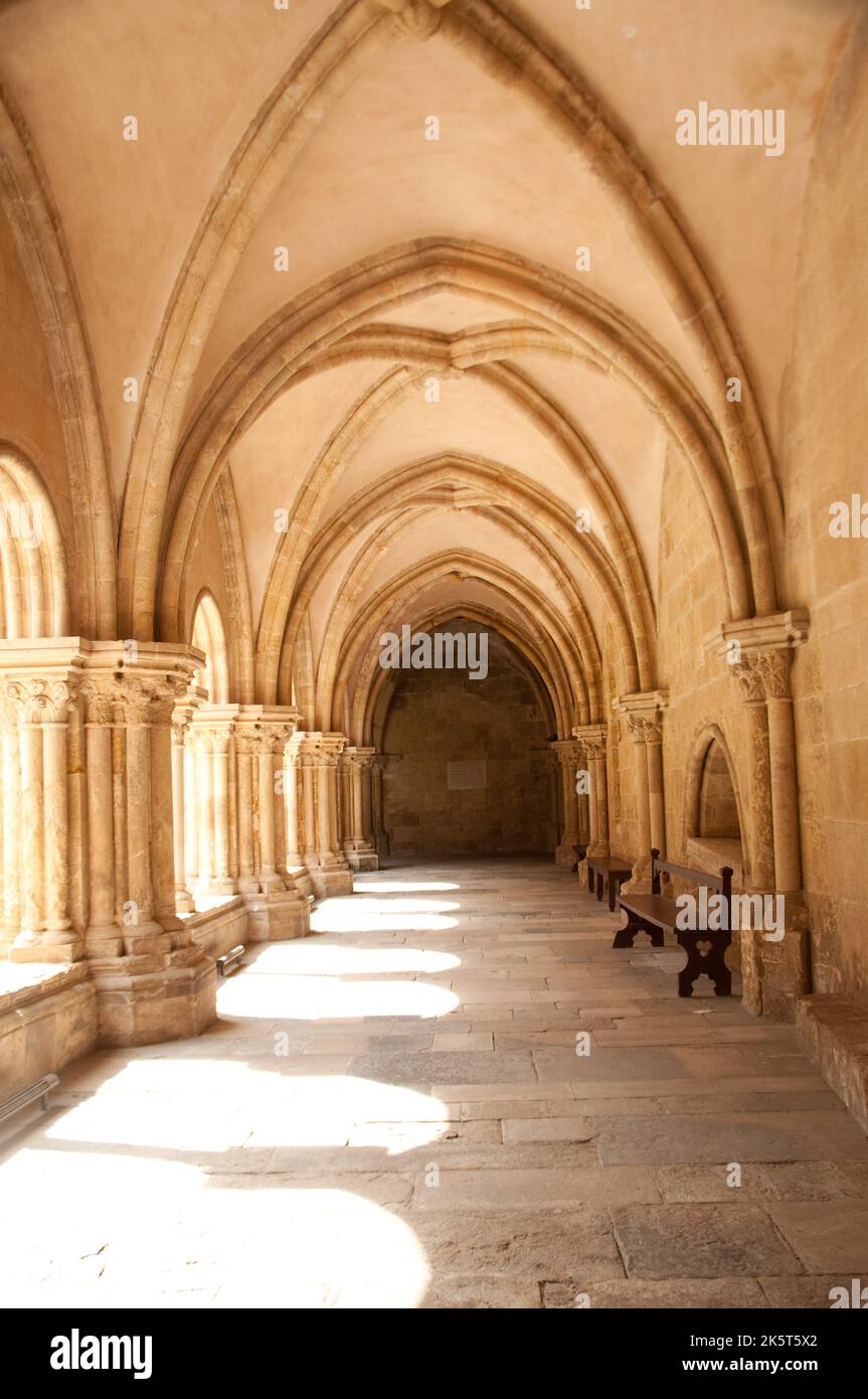 Cloister, Old Cathedral (Se Velha de Coimbra); Coimbra, Portugal. The Cloisters of the Sé Velha are a 13th-century addition to the 12th-Century cathed Stock Photo