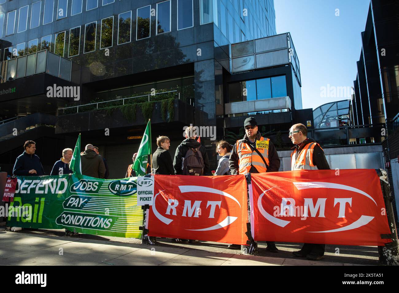 London, UK. 8th October, 2022. Railworkers from the National Union of