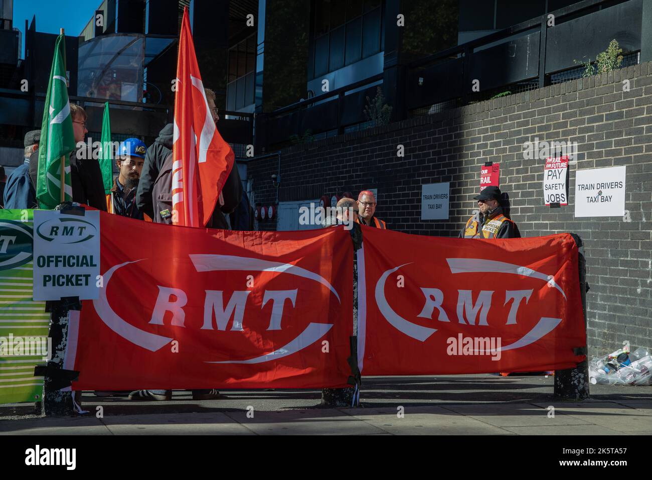 London, UK. 8th October, 2022. Railworkers from the National Union of
