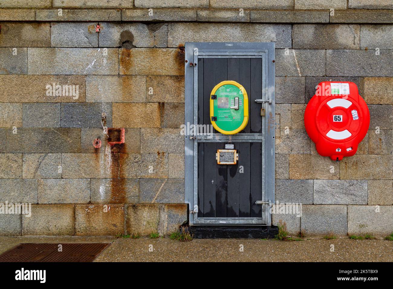Defibrillator and life jacket on a wall Stock Photo Alamy