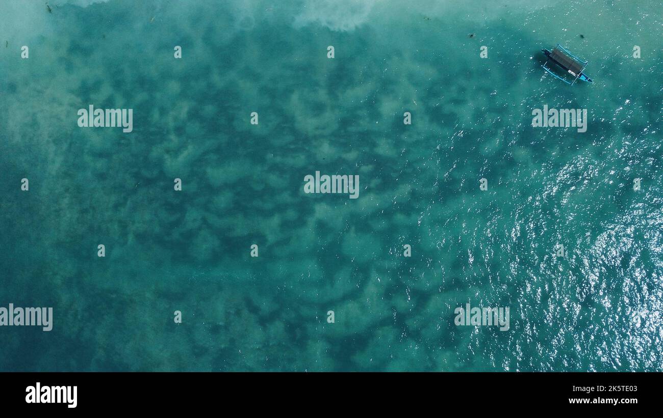 Aerial shot clear blue ocean hi-res stock photography and images - Alamy