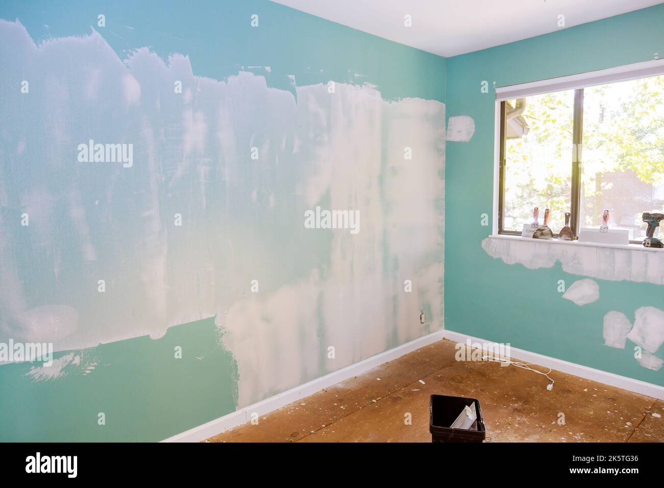 Remodeling home improvement that performs wall repair old walls