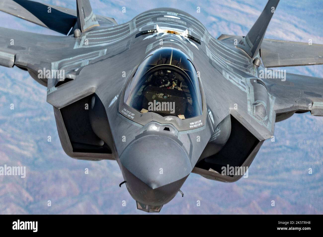 Phoenix, United States. 16 September, 2022. A U.S. Air Force F-35A Lightning II stealth fighter aircraft approaches to refuel from a USAF KC-135 Stratotanker aircraft during a local training sortie, at Luke Air Force Base, September 16, 2022 near Phoenix, Arizona. Stock Photo