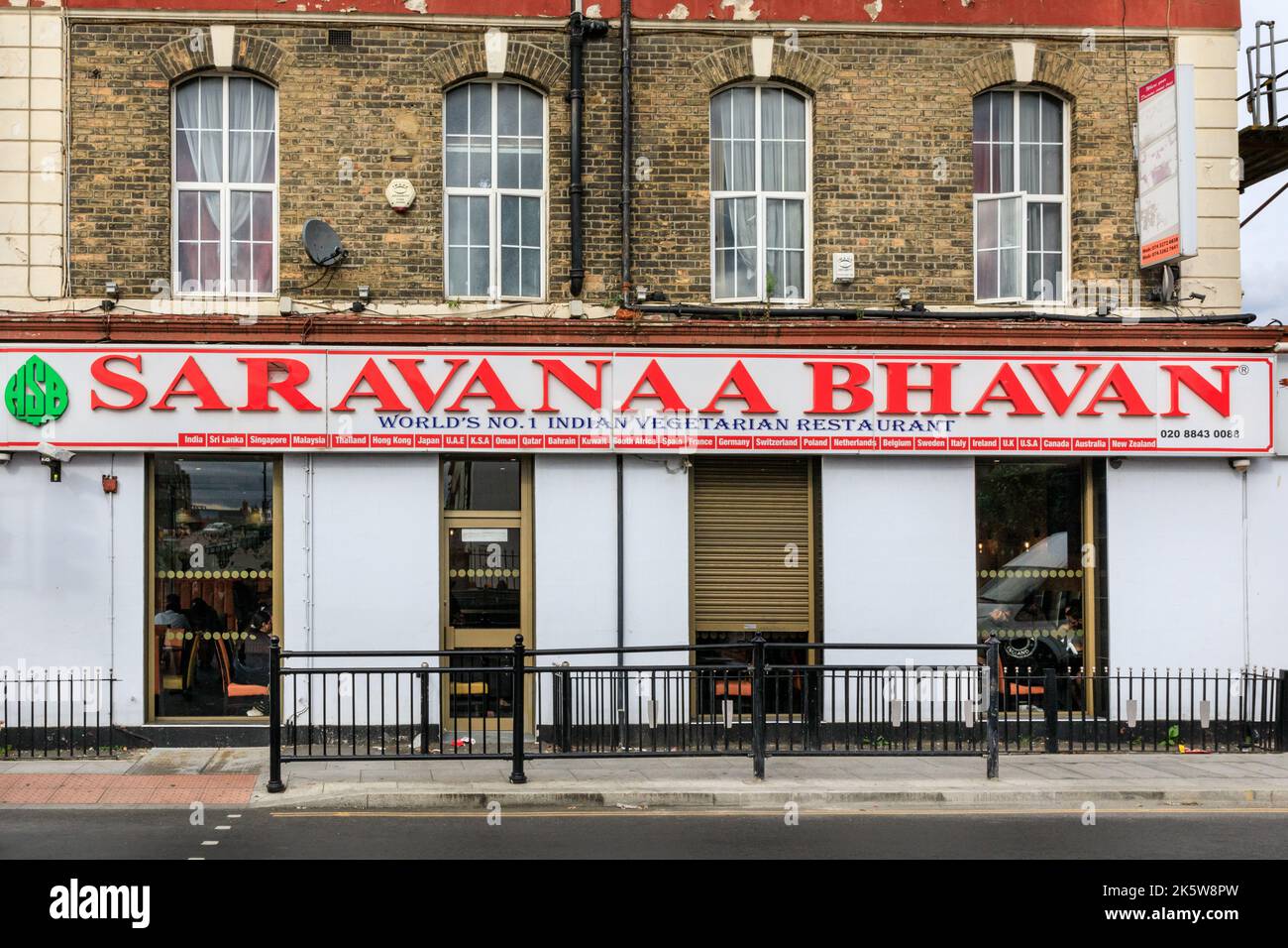 Saravanaa Bhavan, Indian Vegetarian Restaurant exterior, Southall, West London, England, UK Stock Photo