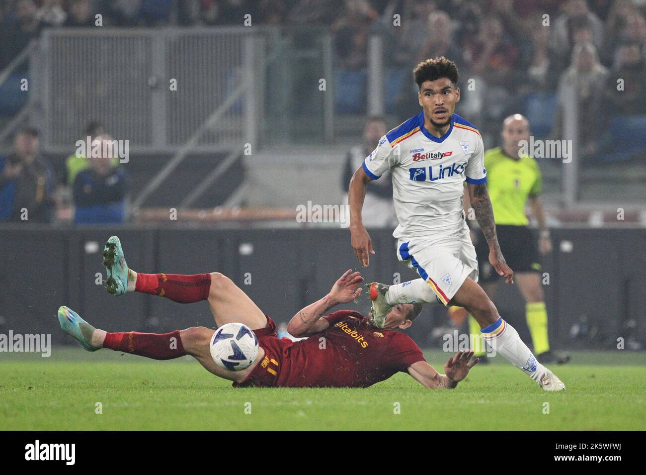 Jogador Valentin Gendrey Lecce Durante Partida Campeonato Italiano Série  Entre — Fotografia de Stock Editorial © VincenzoIzzo #535957996