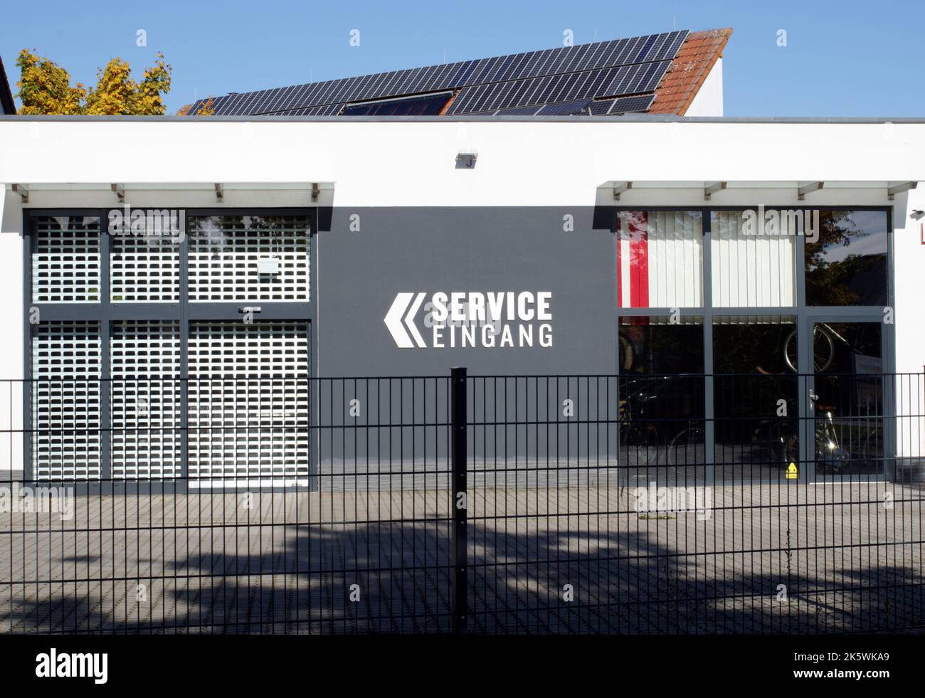 Symbolic image: service: notice on entrance to service department Stock ...