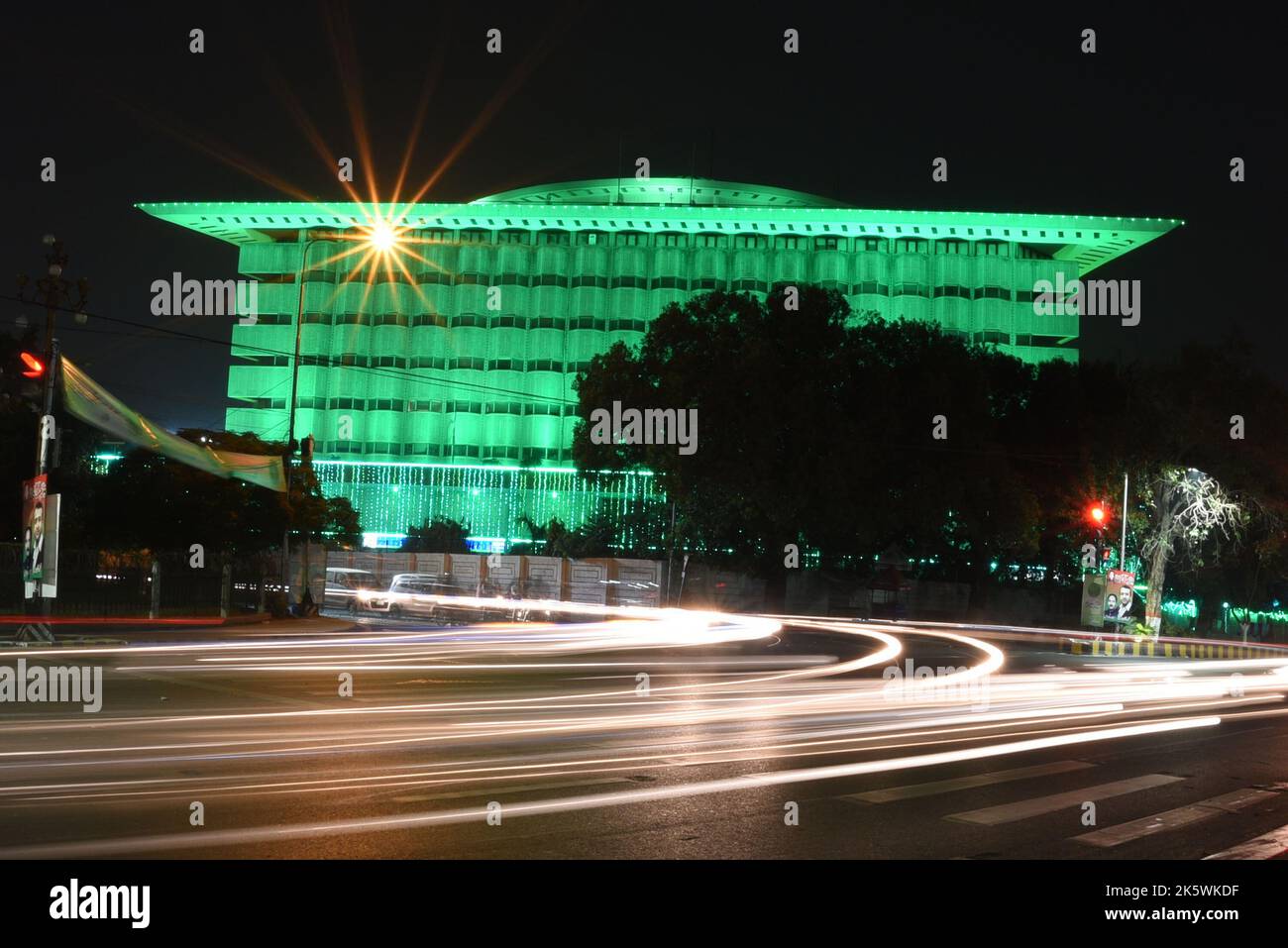 pakistani-faithful-devotees-participate-in-a-procession-of-eid-milad-un
