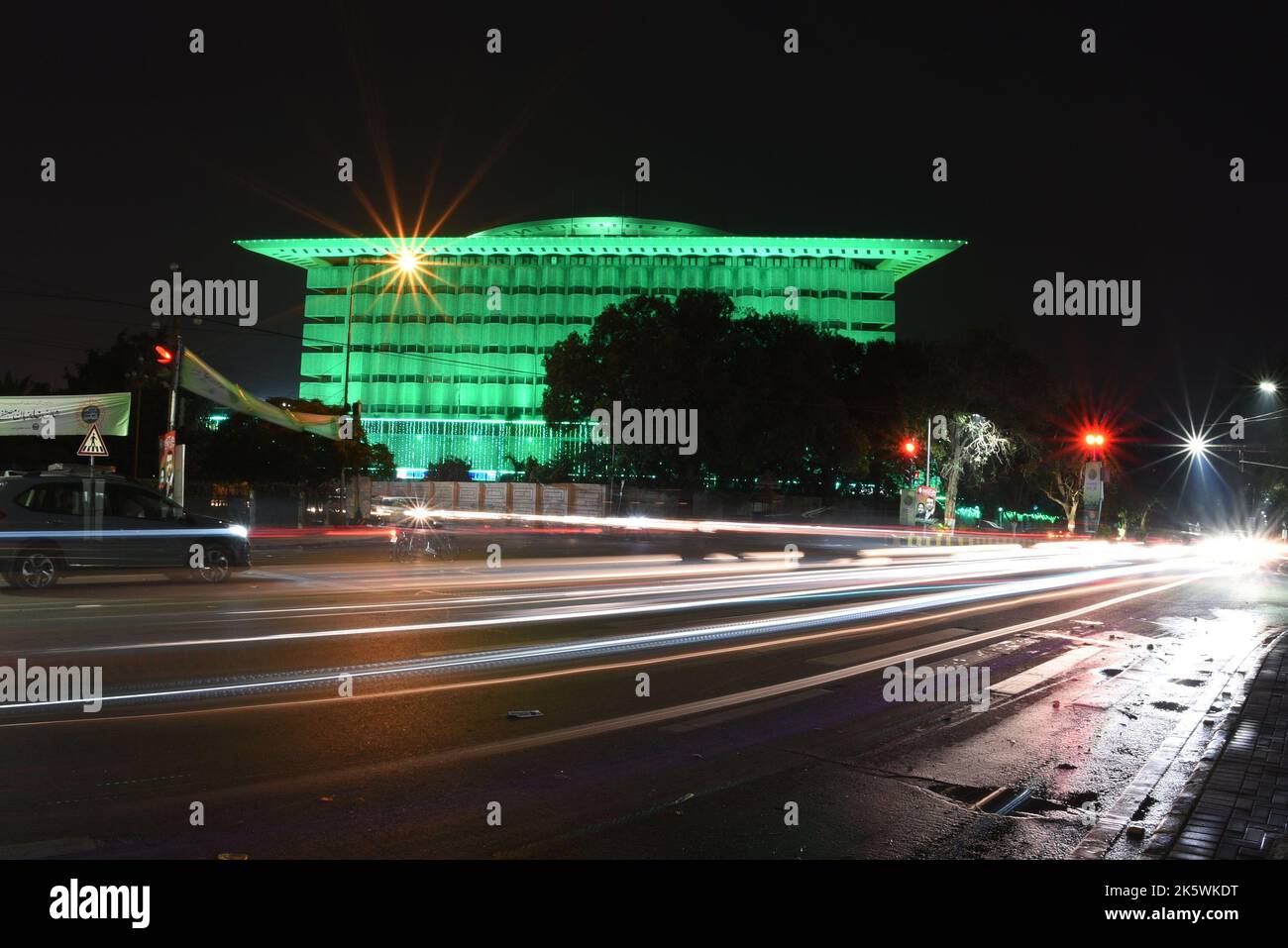pakistani-faithful-devotees-participate-in-a-procession-of-eid-milad-un