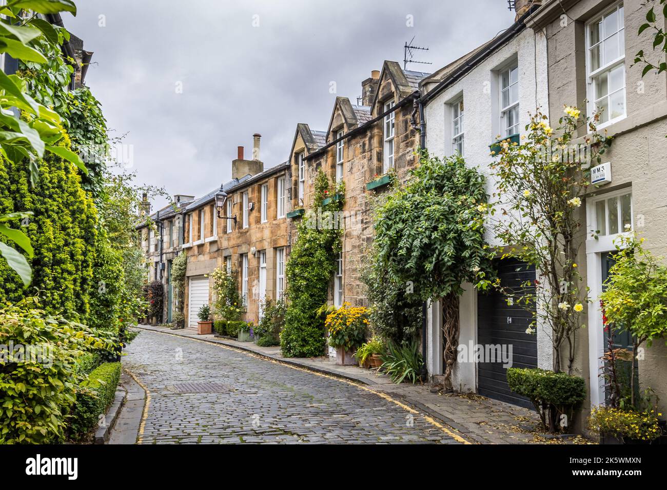 Mews cottages in Circus Lane, Edinburgh New Town Stock Photo Alamy
