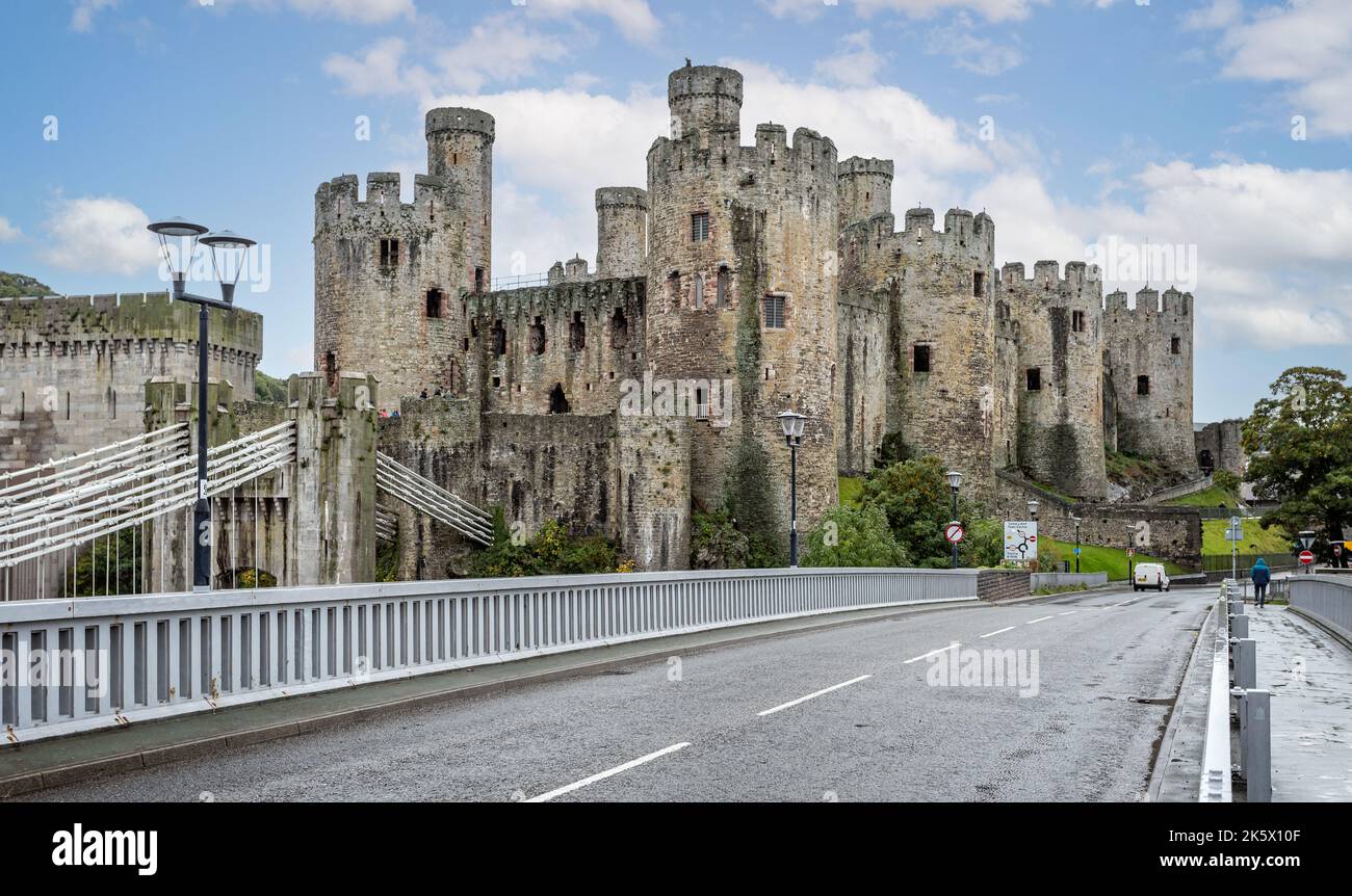Conwy Castle seen fron Conwy Quay with the Liverpool Arms in foreground  in Conwy, Gwnydd, North Wales on 5 October 2022 Stock Photo