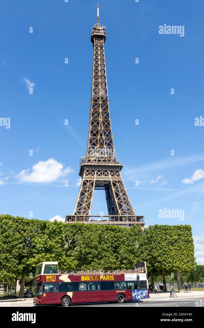Bigbus in front of Eiffel Tower in Paris Stock Photo