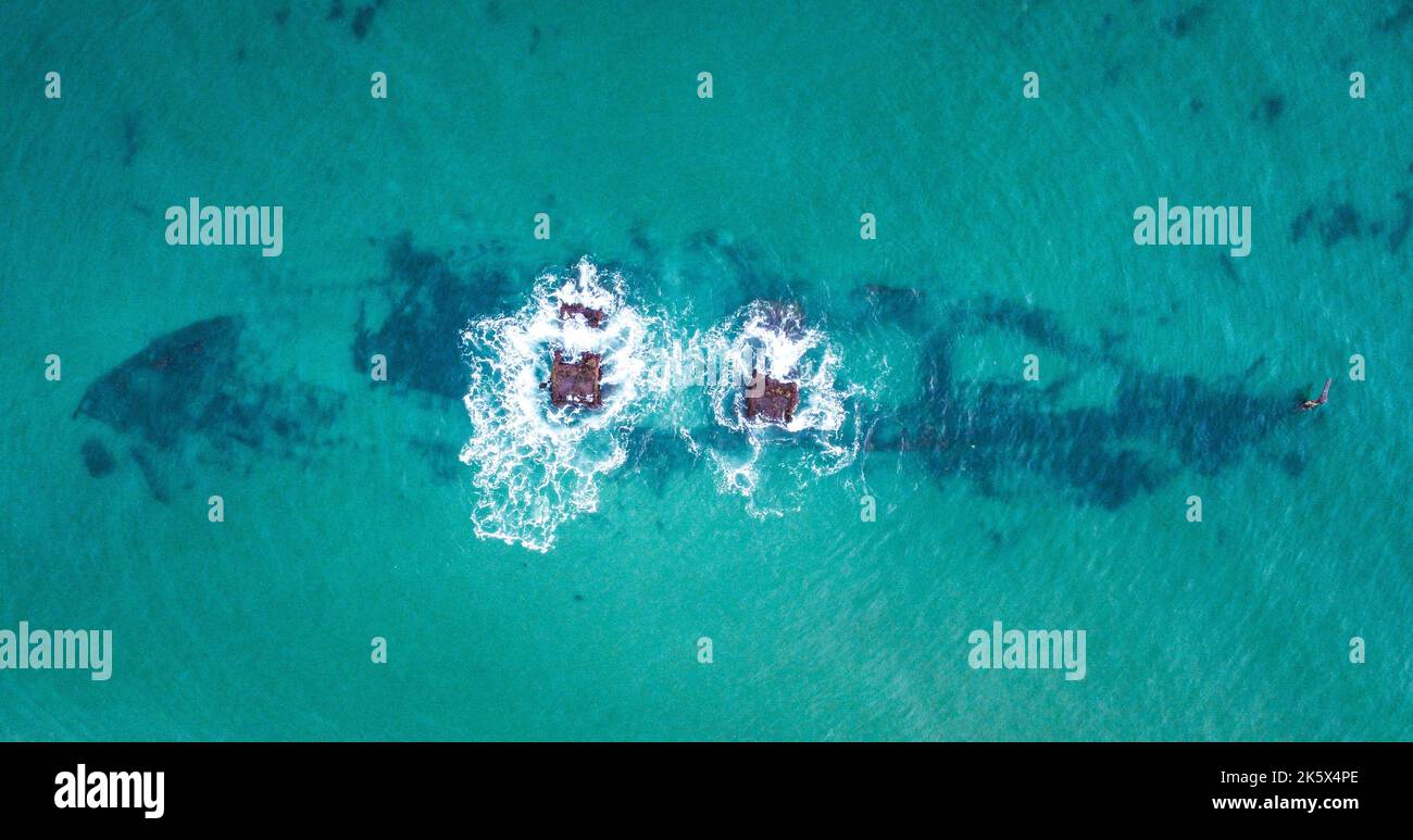 Aerial view sea rocks turquoise hi-res stock photography and images - Alamy