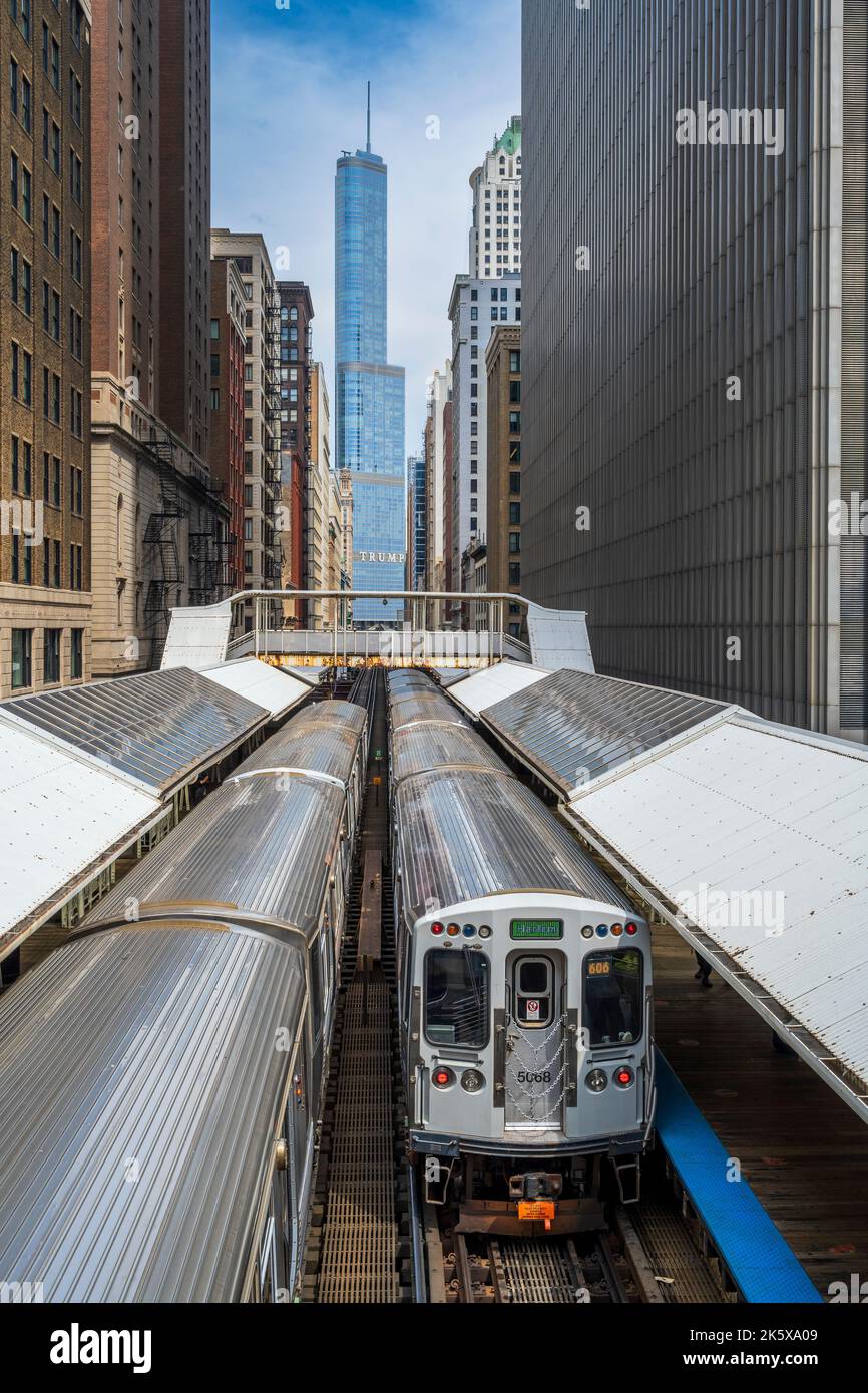 CTA's Red Line elevated train at Adams/Wabash station, Chicago, Illinois, USA Stock Photo