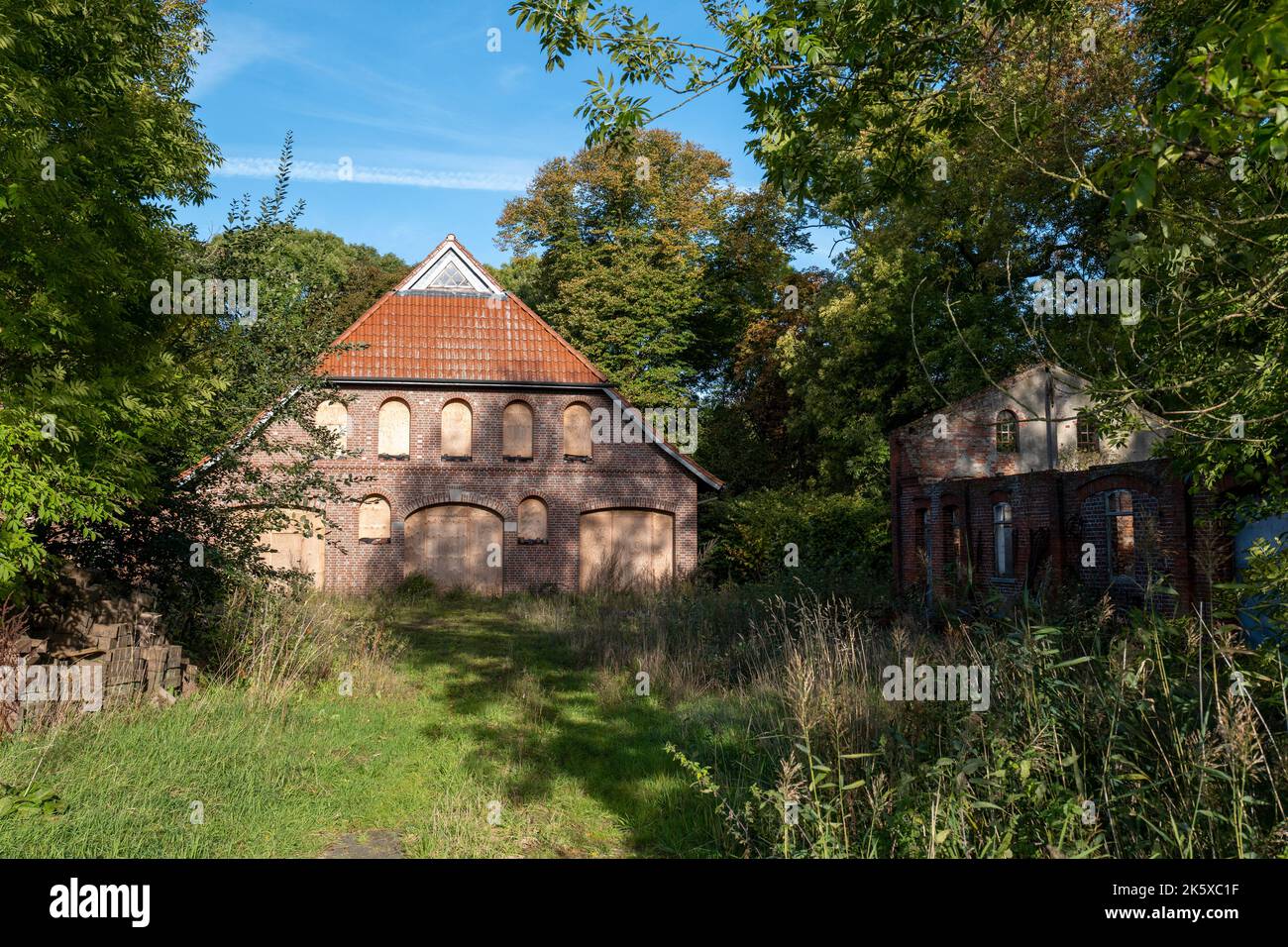 Abandonned old farm house near Fleeste,Loxstedt, Cuxhaven, Lower Saxony, Germany Stock Photo