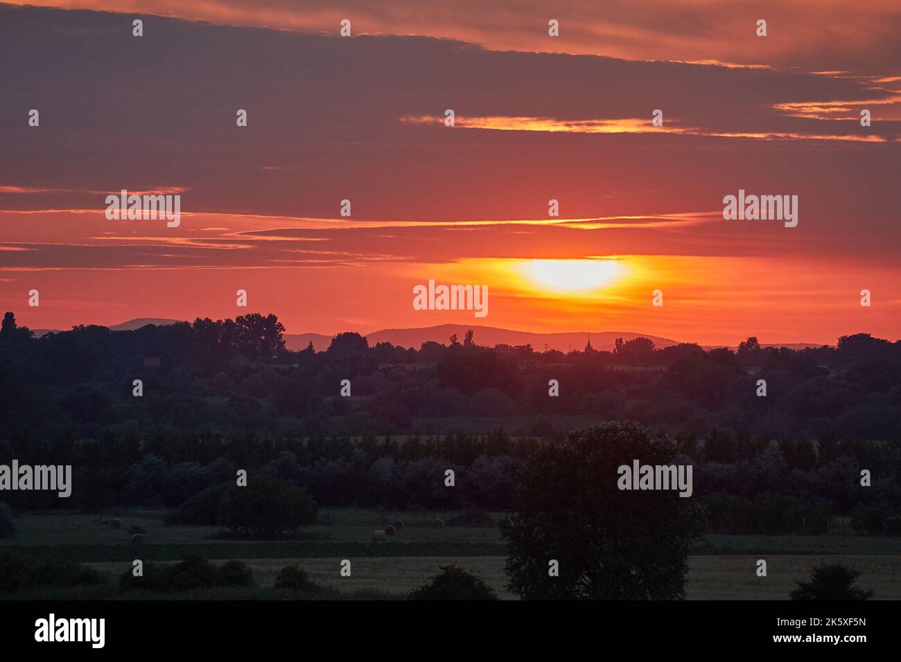 Hilly sunrise hi-res stock photography and images - Alamy