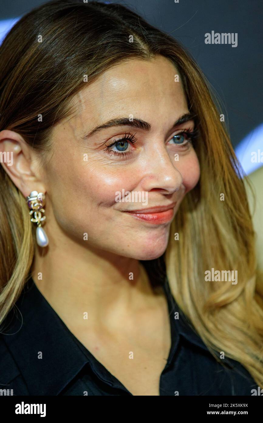 20221010 195200 AMSTERDAM Verbaan on the red carpet prior to the premiere of the