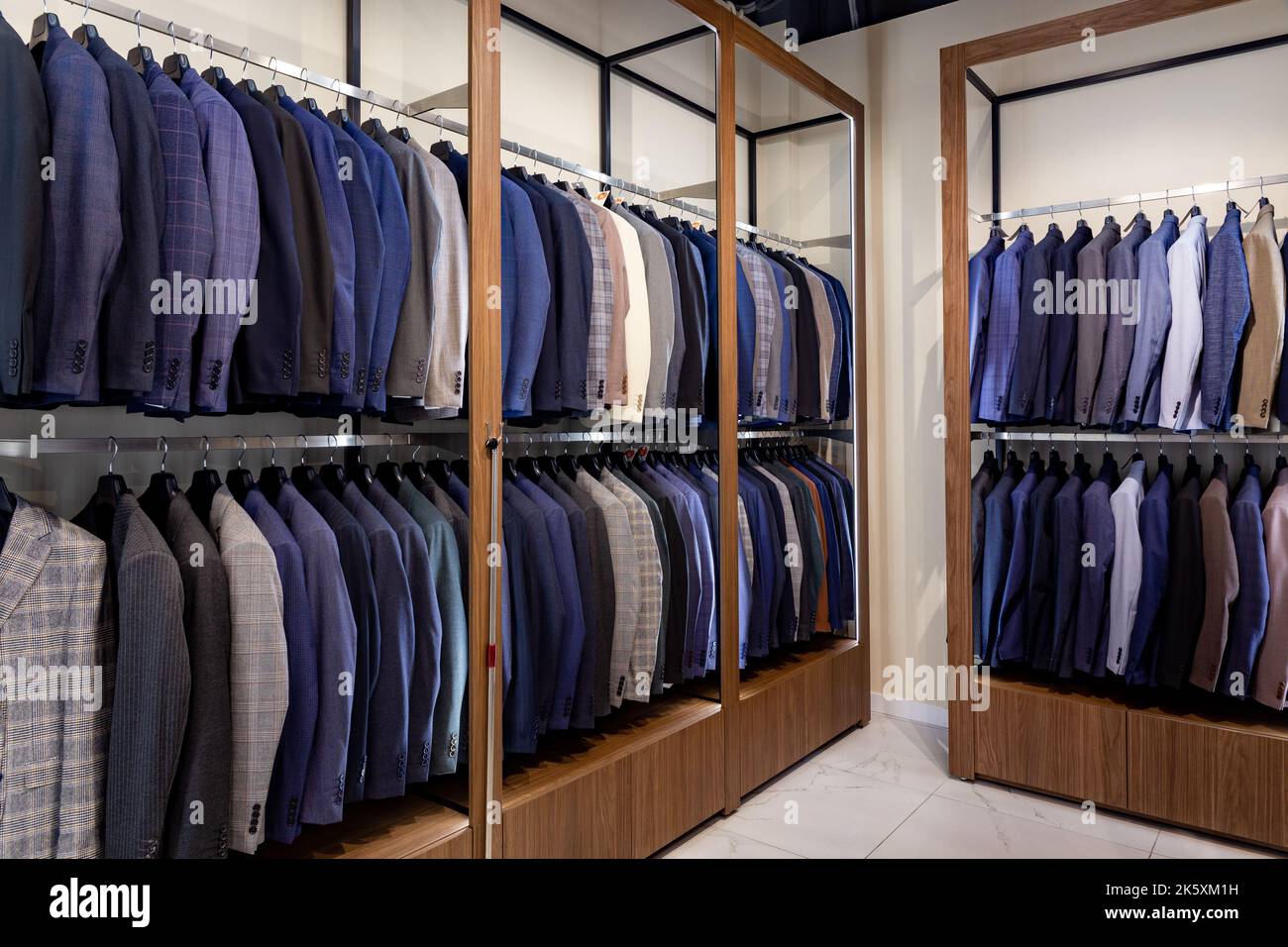 Racks of clothing store hi-res stock photography and images - Alamy