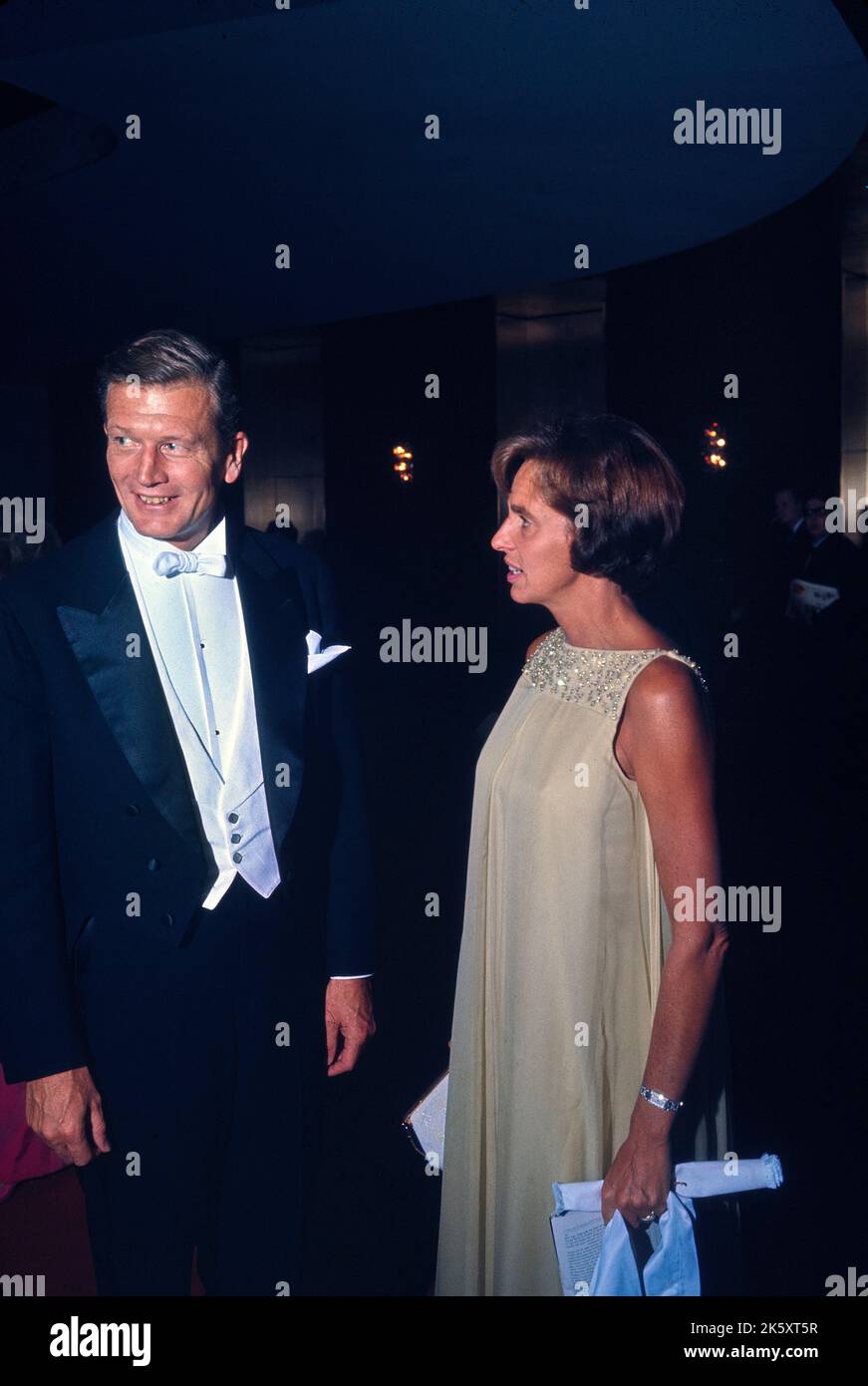 new-york-city-mayor-john-lindsay-with-wife-mary-opening-of-new