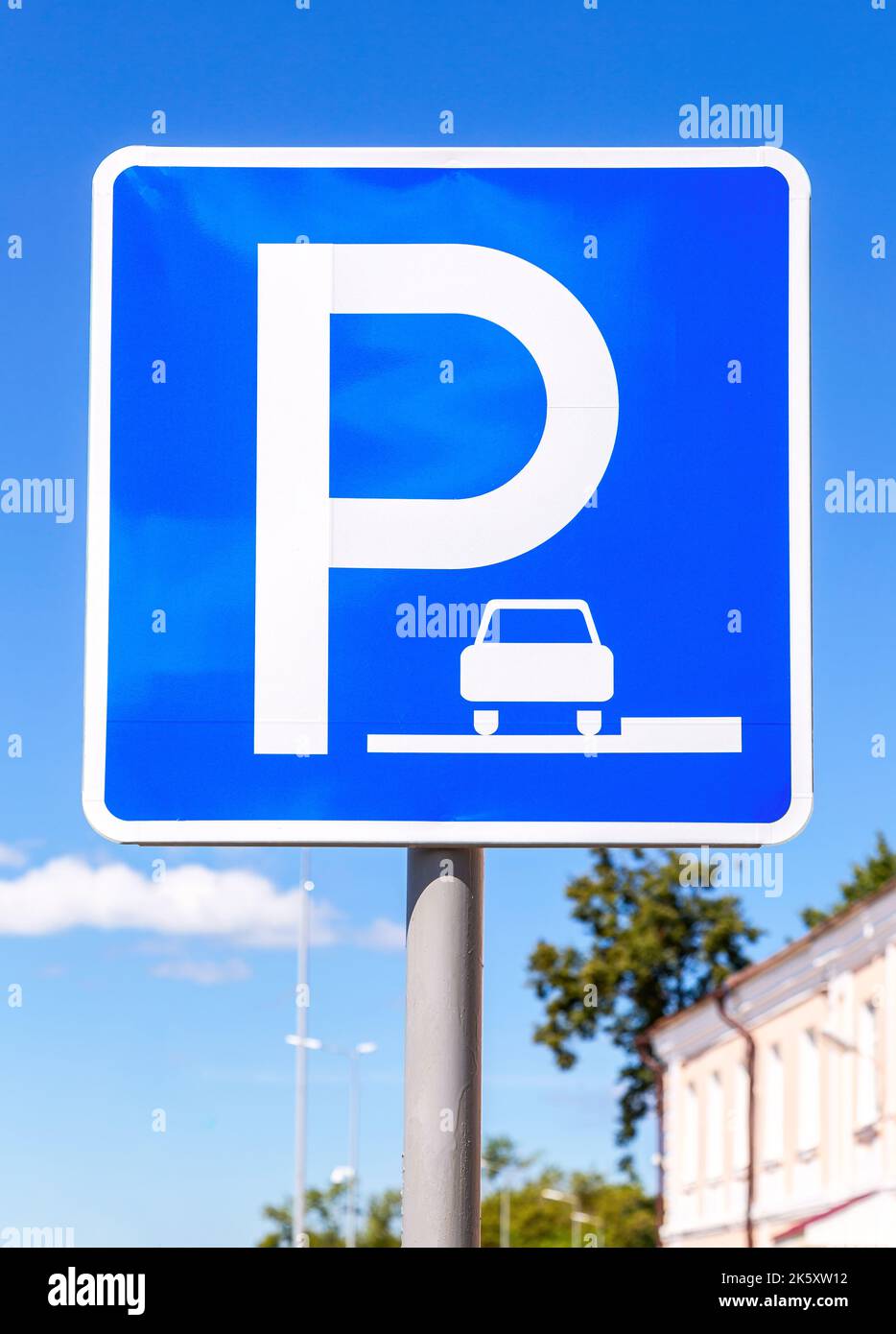 Parking lot sign for cars against a blue sky background Stock Photo - Alamy