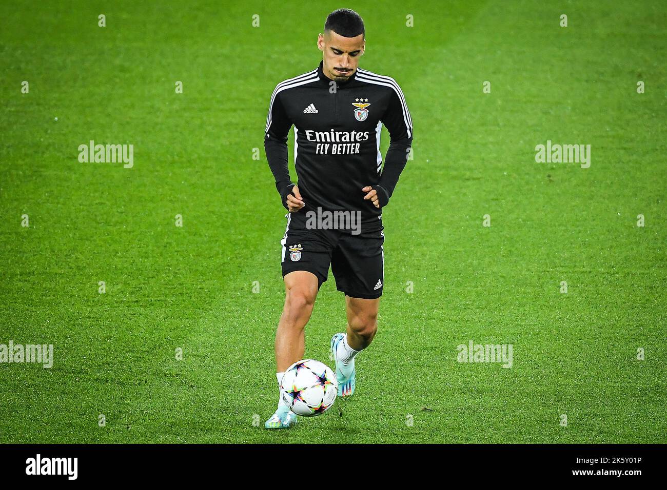 Paris, France, France. 10th Oct, 2022. Francisco LEONEL LIMA SILVA MACHADO (Chiquinho) of Benfica during a SL Benfica training session at Parc des Princes Stadium on October 10, 2022 in Paris, France. (Credit Image: © Matthieu Mirville/ZUMA Press Wire) Stock Photo