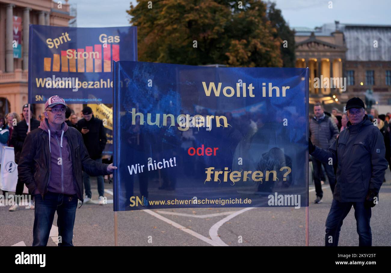 Schwerin, Germany. 10th Oct, 2022. Participants start a demonstration against the energy policy in the Northeast, banners read "Do you want to starve or freeze? We don't!" and "Fuel Gas Electricity How to pay? Credit: Bernd Wüstneck/dpa/Alamy Live News Stock Photo