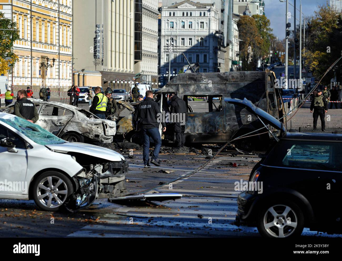 Kyiv, Ukraine. 10th Oct, 2022. The police conducts investigative actions near the burned-out cars that were damaged as a result of rocket fire by the Russian army in the city center. As a result of a massive Russian missile attack on Monday, October 10, critical infrastructure facilities in 12 regions of Ukraine and Kyiv 11 people died, 89 were injured. 117 objects were damaged, including 35 residential buildings. Credit: SOPA Images Limited/Alamy Live News Stock Photo