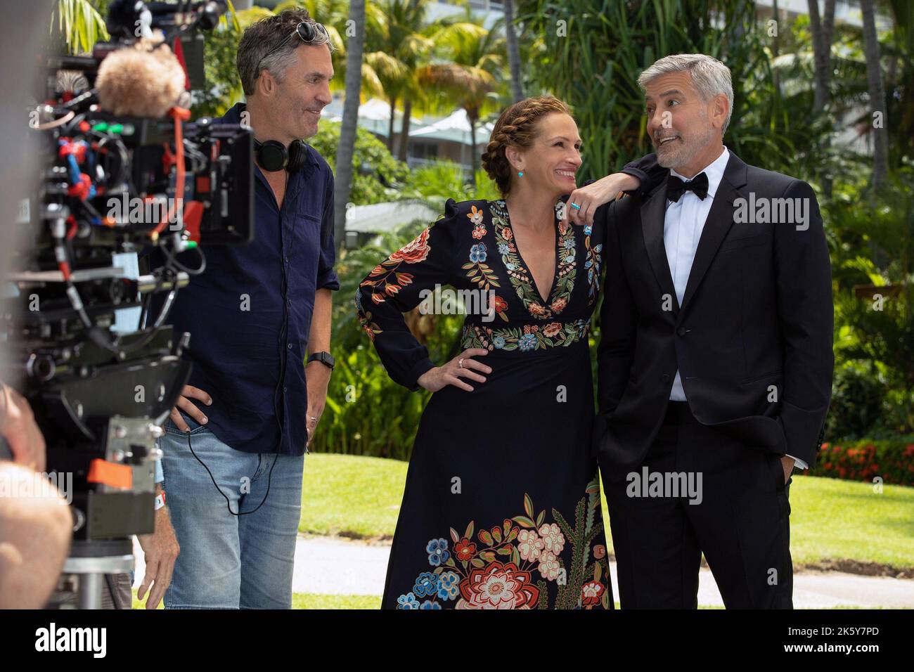 TICKET TO PARADISE, from left director Ol Parker, Julia Roberts