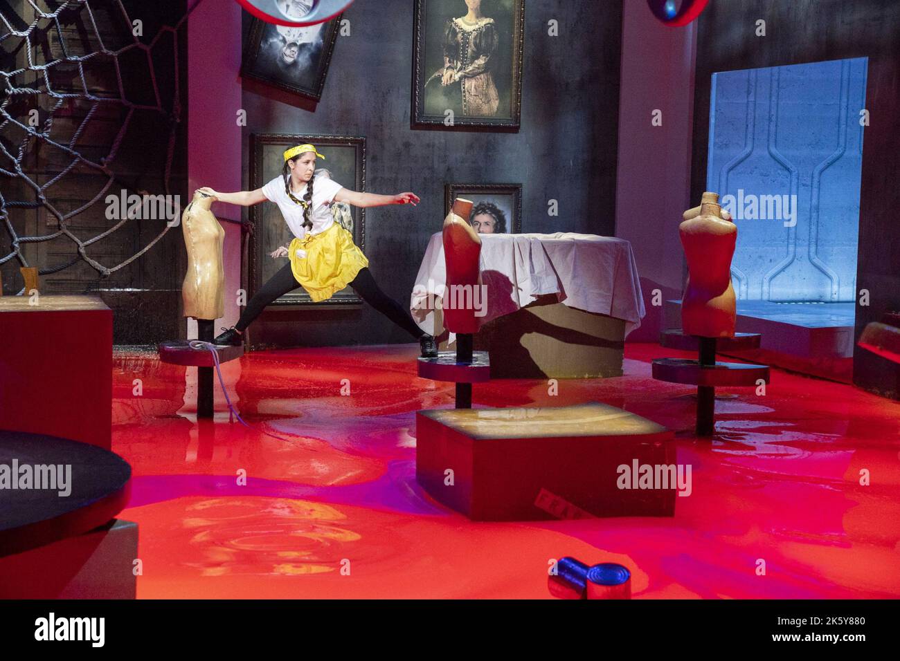 FLOOR IS LAVA, contestant, 'All Fun and Games', (Season 3, ep. 301