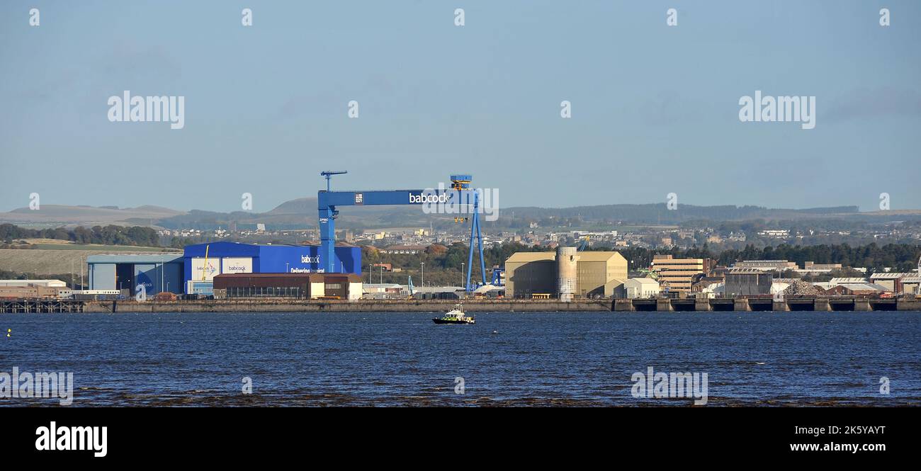 AJAXNETPHOTO. 10TH OCTOBER, 2022. SOUTH QUEENSFERRY, SCOTLAND. - SHIPYARD - BABCOCK SHIPYARD AND DRY DOCK AT ROSYTH ON FIRTH OF FORTH. PHOTO: TONY HOLLAND/AJAX REF:D221010 9780 Stock Photo