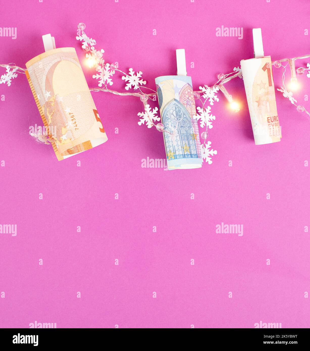 Christmas fairy lights with money, increase of electricity costs, save