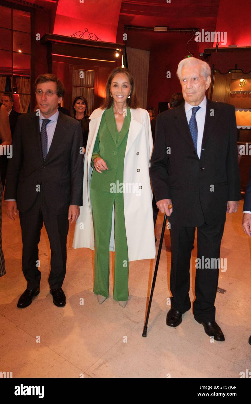 Madrid, Spain. 10th Oct, 2022. Joseluis Martinez Almeida, Isabel Preysler and Author Mario Vargas Llosa attend the 'Madrileño del Año 2022' awards at the Royal Theater in Madrid. Credit: SOPA Images Limited/Alamy Live News Stock Photo