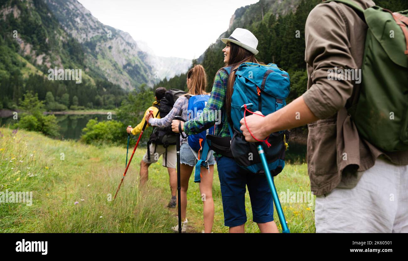 Group friends in landscape hi-res stock photography and images - Alamy