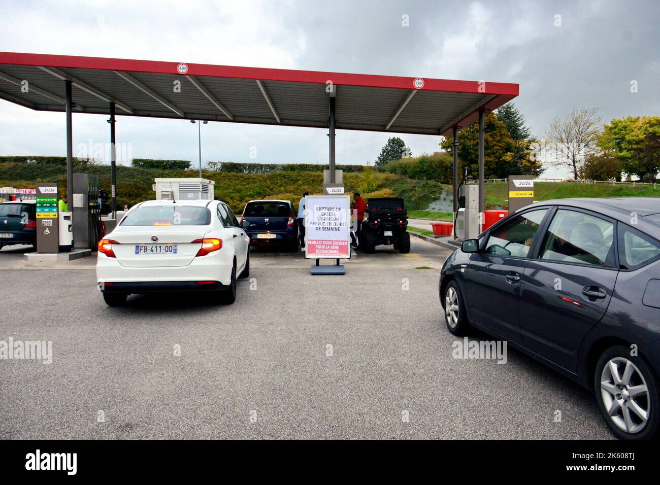 France, Paris, October 10, 2022, Panel 'out of diesel, delivery