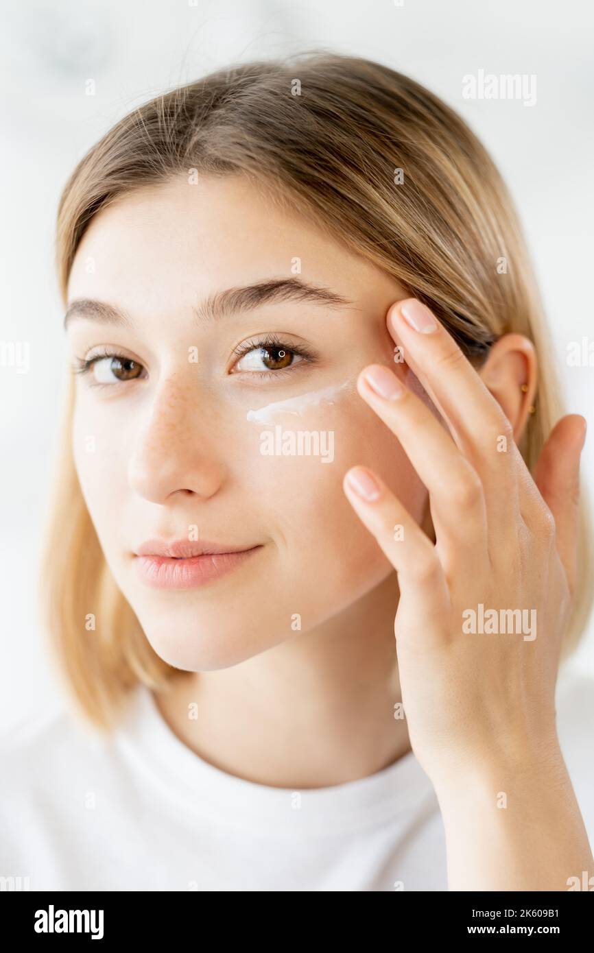 Woman serum face applying hires stock photography and images Alamy