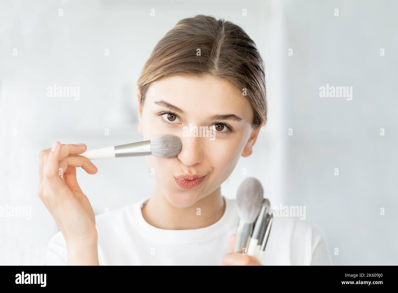 daily makeup apply foundation woman brush skin Stock Photo Alamy